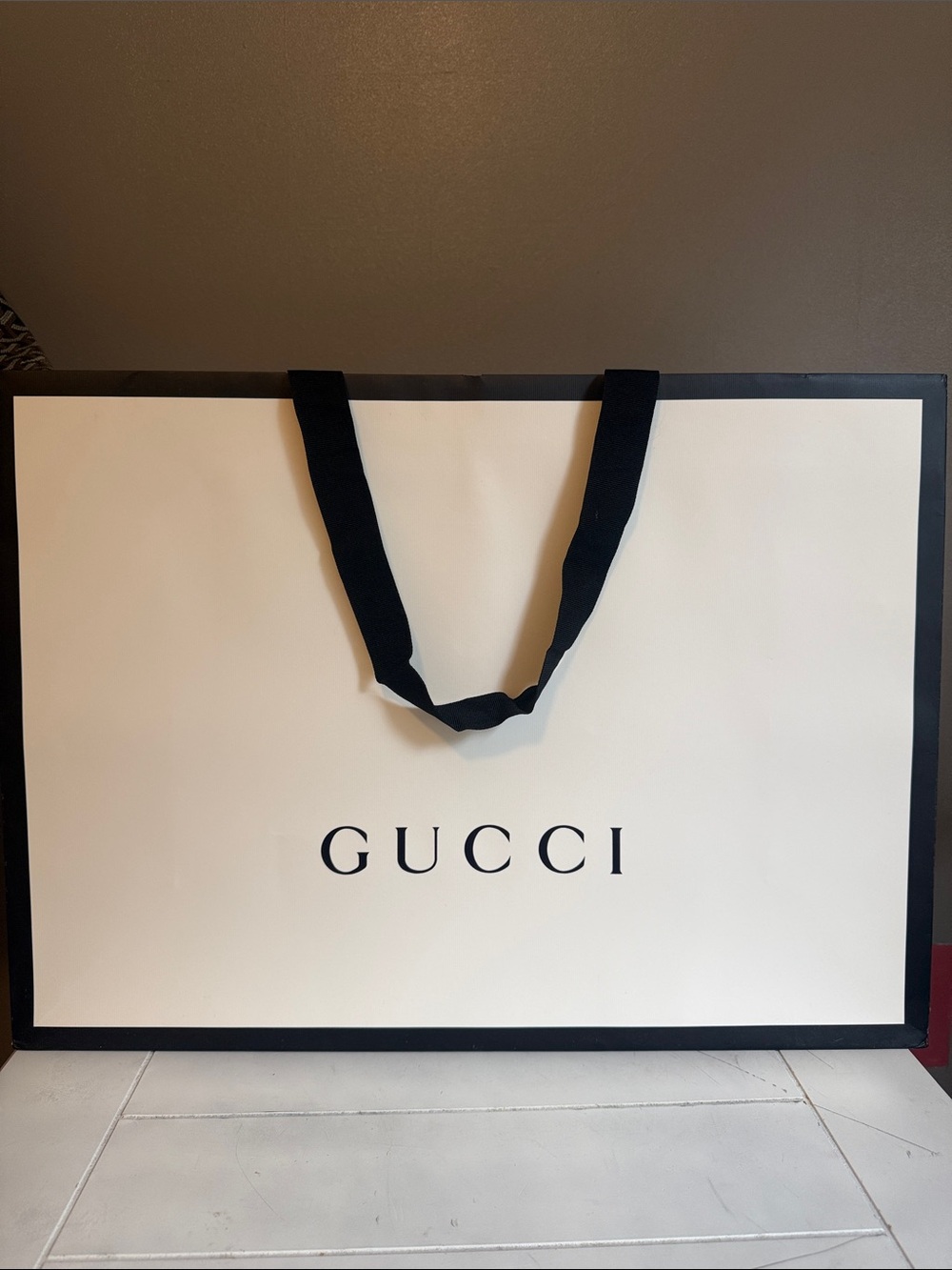 GUCCI LARGE PAPER GIFT SHOPPING BAG WHITE Black Trim Brand New